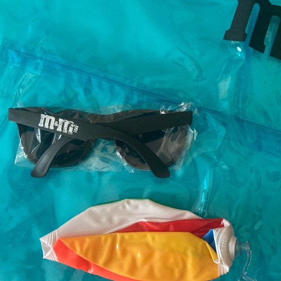 M&Ms plastic beach tote bag - Picture 5 of 6